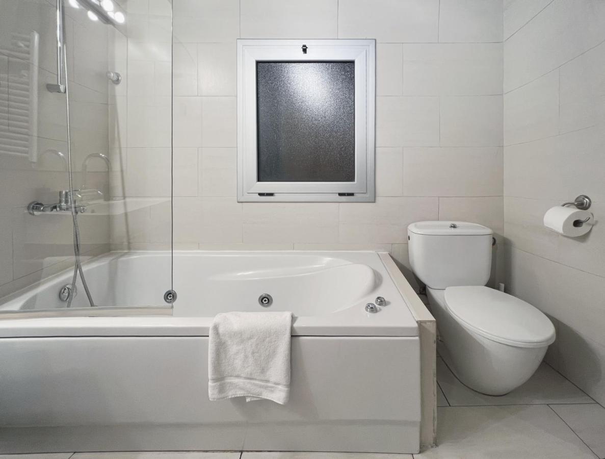 Stay U-Nique Apartments Placa Universitat บาร์เซโลนา ภายนอก รูปภาพ