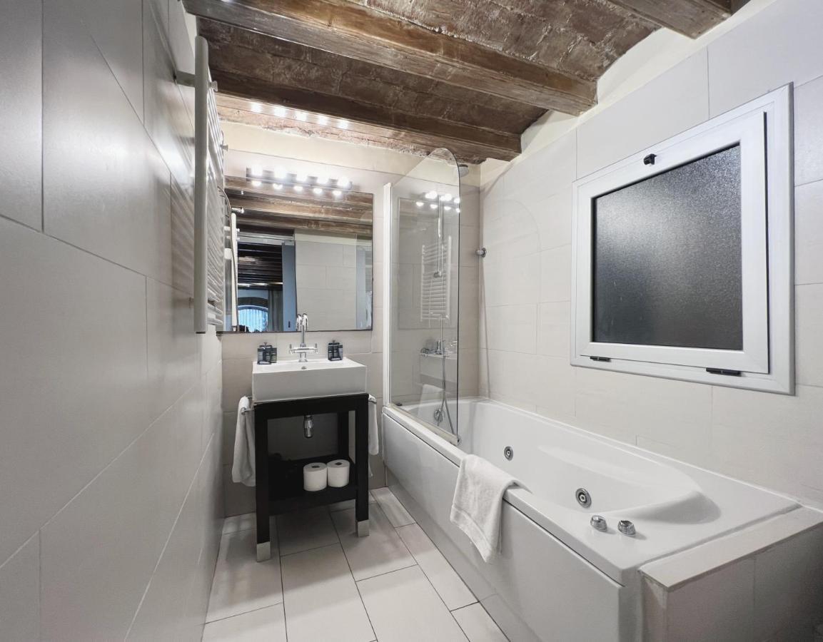 Stay U-Nique Apartments Placa Universitat บาร์เซโลนา ภายนอก รูปภาพ